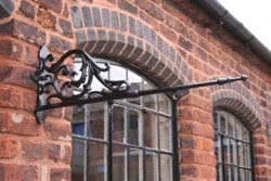 Classic Monmore Pub Sign Bracket