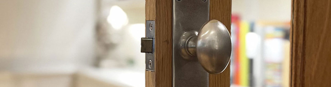 Door and latches fitting reference guide Door and latches fitting reference guide
