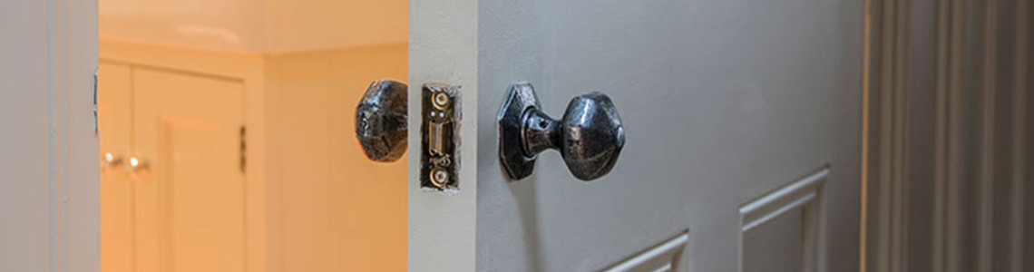 How to fit a mortice latch - Video