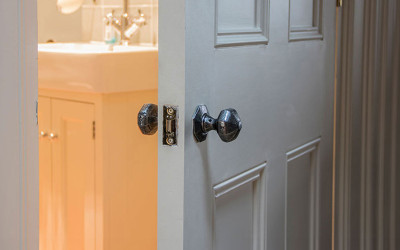 How to fit a mortice latch - Video