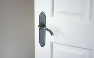 How to fit a door handle and mortice latch - Video