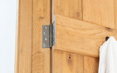 How to fit a butt hinge - Video