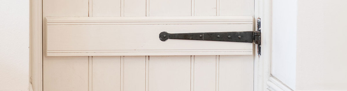 How to fit a T hinge - Video