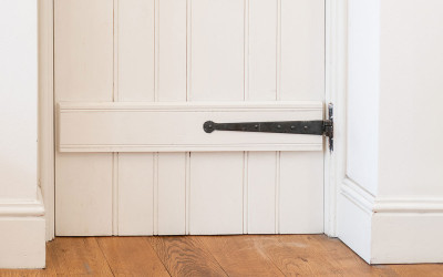 How to fit a T hinge - Video