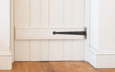 How to fit a T hinge - Video