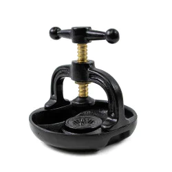 Nutcracker with Bowl Catcher