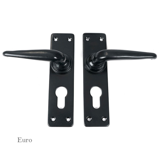 Traditional Blacksmith Smooth Lever Door Handle