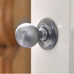 Kirkpatrick 1949 Rustic Round Cabinet Knob - Pewter Finish