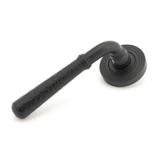 Matt Black Hammered Newbury Lever Door Handle on Beehive Rose Set - Unsprung