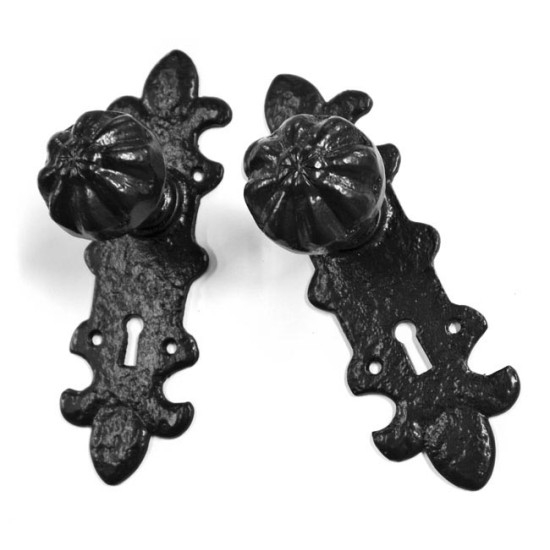 Kirkpatrick 1211 Flower Door Knob on Fleur De Lys Plate