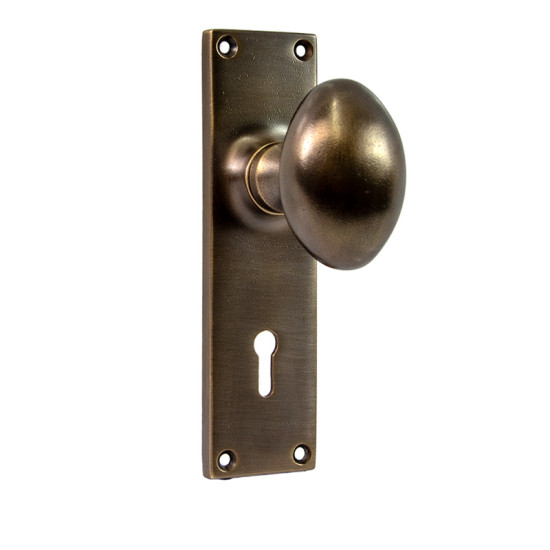Oval Knob on Backplate